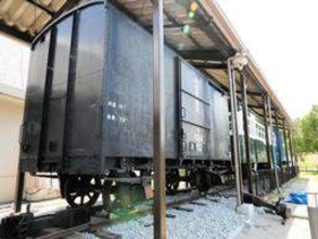 旧別府鉄道の貨車搬入　機関車や客車と並び40年ぶり往時の姿に　兵庫・播磨町郷土資料館が10月一般公開