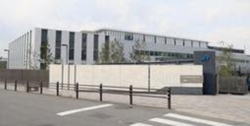 尼崎JR脱線事故の車両保存施設、大阪・吹田に開館　原則非公開、遺族や負傷者らへの案内開始