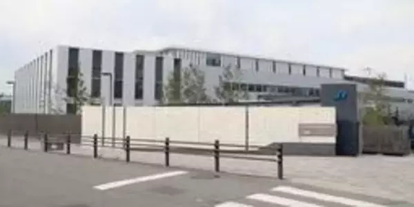 尼崎JR脱線事故の車両保存施設、大阪・吹田に開館　原則非公開、遺族や負傷者らへの案内開始