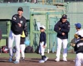 阪神・今朝丸「連覇の戦力になれるよう」　地元神戸の少年野球教室で意気込み