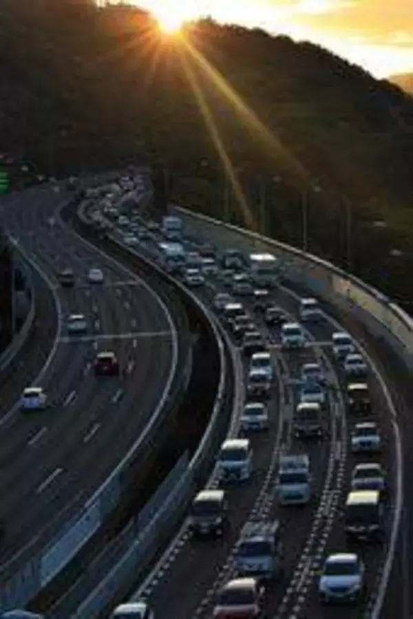 お盆の高速道路、渋滞予測　兵庫県内、阪神高速神戸線で最長23キロ　例年並みの混雑に