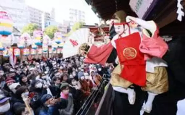 えびす様から福をおすそ分け　神戸・柳原蛭子神社で宵えびす　午年男らのまぐろ奉納も