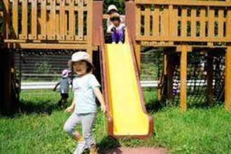 自然満喫、園児伸び伸び　兵庫県宍粟市で「保育園留学」　都市部の親子ら1週間滞在「広い園庭で遊んでほしい」