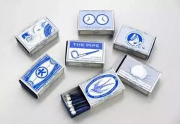 藍色の軸木、「見せるマッチ」が人気　日東社（姫路）の若手・中堅ら考案「ブルーラベル」