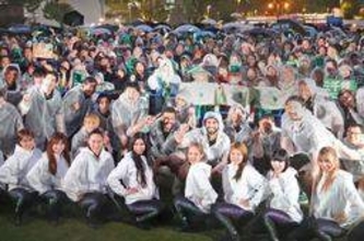 神戸ストークス、雨中の優勝報告会　引退の谷「最後に最高の景色見られ幸せ」　ファン500人と歓喜に浸る