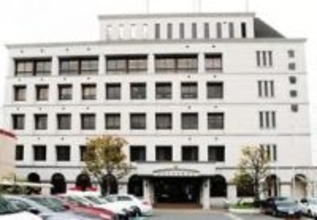 夫婦げんか仲裁の警察官に暴力　男を逮捕、容疑を一部否認