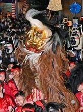 野性味あふれる毛獅子8頭、豪快に舞う　大塩天満宮の秋季例祭宵宮　兵庫・姫路
