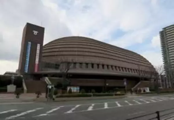 世界的な人気デュオのコンサートで客が警備員に暴行　容疑で逮捕の男は否認