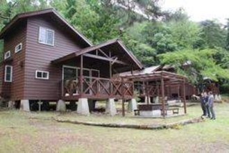ペット連れもOK!　キャンプリゾート「神之河のひととき」誕生　神河・旧グリーンエコー笠形を刷新