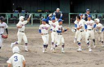 秋季兵庫県高校野球第5日　神戸国際大付、延長戦制する　16強出そろう　