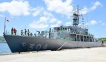 掃海艦「あわじ」5年ぶりに寄港 津名港で催し、2千人楽しむ　艦内見学、自衛隊の制服試着も