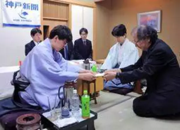 ＜将棋王位戦 第2局ドキュメント＞伊藤が69手目を封じる