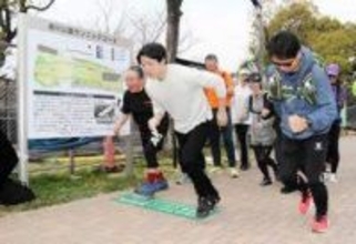 117年前に開かれた日本初のマラソン、起点は神戸・新開地　市が解説板とスタートライン設置、再現イベントも