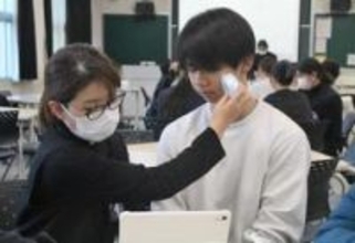 男子学生らスキンケア学ぶ　明石高専で身だしなみ講座　面接にも役立てて