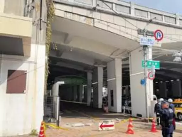 湊川公園壁面の石板落下、山手幹線の車両通行止め21日解除へ　神戸市　歩道は20日から利用可能に