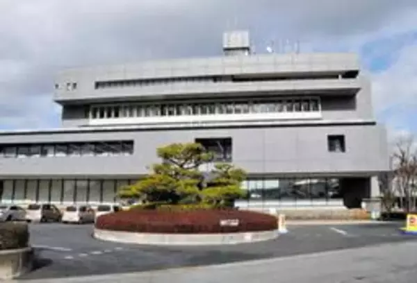 赤穂小で給食のパンに金属片混入　製造元で生地こねる機械の部品か　市教委が再発防止求める