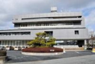 赤穂小で給食のパンに金属片混入　製造元で生地こねる機械の部品か　市教委が再発防止求める