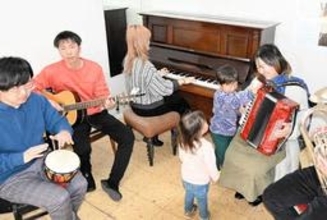 ロシア革命や長崎原爆…戦火逃れ世界を100年以上巡ったピアノ　築320年超の古民家で平和の音色