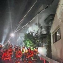 神戸市兵庫区で民家火災、消火活動続く　近くの住民「火柱が上がった。延焼が心配」