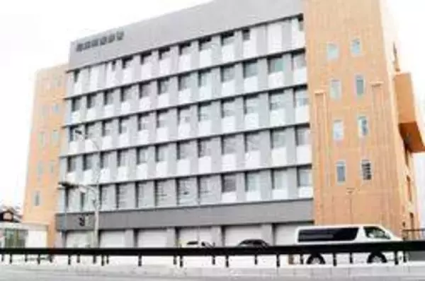 尼崎南署員、急発進した車に引きずられ重傷　公務執行妨害と殺人未遂容疑で運転者を捜査