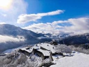 「天空の城」竹田城跡を独り占め　閉山期間に特別ツアー