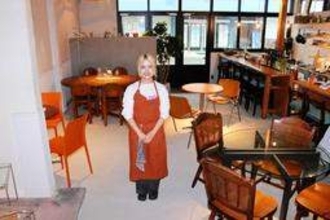 丹波篠山の夜に新顔　元銀行のゆったり空間にエスニック料理店、Uターン女性が開業　イベントも計画