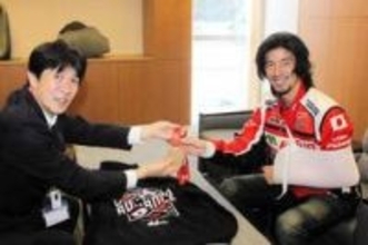 「ダカール・ラリー」二輪部門、2回の骨折も8千キロ完走　ライダー藤原さん「絶対ゴールする」信念貫く