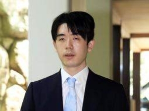 王位戦第2局、藤井と伊藤が会場入り　有馬であす15日から