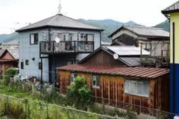 兵庫・たつの母娘殺害　現場隣、容疑者の実家から血痕付いたパーカ押収　血が付着したペットボトルも