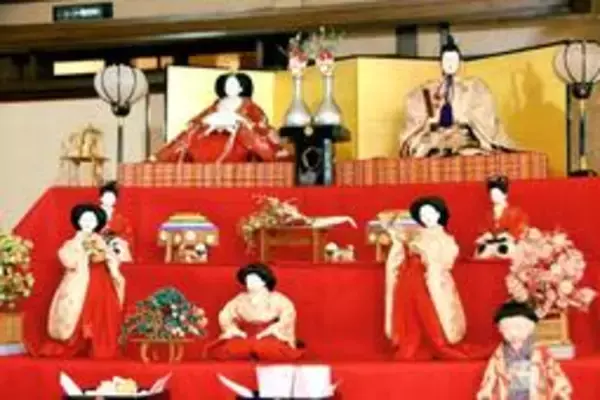 豪華絢爛、120年前のひな人形　国重文のヨドコウ迎賓館で公開　洋装の「明治天皇」も　兵庫・芦屋