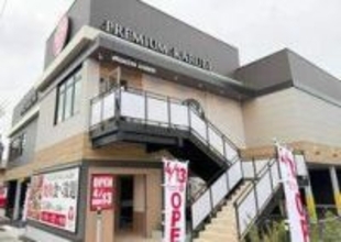 神戸物産の焼き肉店「プレミアムカルビ」、神戸に関西1号店　塊のまま焼く熟成肉も