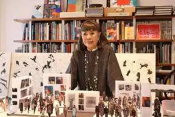 描き続ける、絵画は「創作の原点」　デザイナー・コシノヒロコさん　過去最大の個展、東京で26日開幕