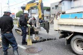 「道路に穴が開いている」と110番通報　県道加古川三田線　三木・府内町付近の800メートル通行止めに