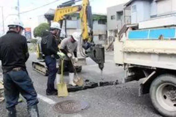 「道路に穴が開いている」と110番通報　県道加古川三田線　三木・府内町付近、800メートルが一時通行止め