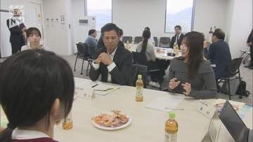 県議会を身近に感じてもらうには 県議会議員が県立大学の学生と意見交換