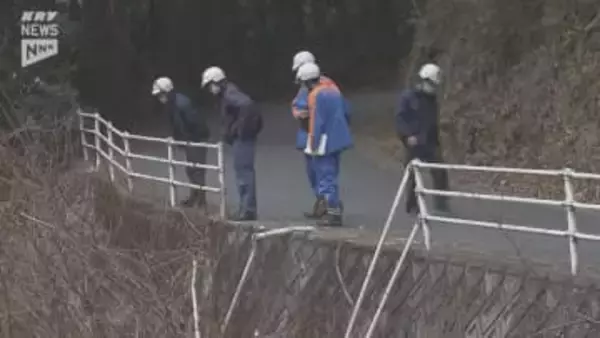 ガードレール突き破りトラックが10メートル崖下に…運転していたとみられる高齢男性は搬送時意識あり 和木町