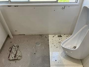 小学校トイレで2.7キロのコンクリート片落下　利用者おらずけが人なし（山口・柳井市）