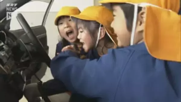 山口で園児が除雪車体験　本格的な冬を前に早めのタイヤ交換呼びかけ