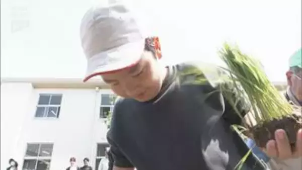 昔ながらの米作りを学ぼう!山口・下松市の児童が田植えを体験…9月には収穫体験も