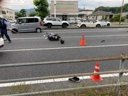 周南市の県道でバイクと軽乗用車が衝突 バイクを運転していた男性が意識不明の重体