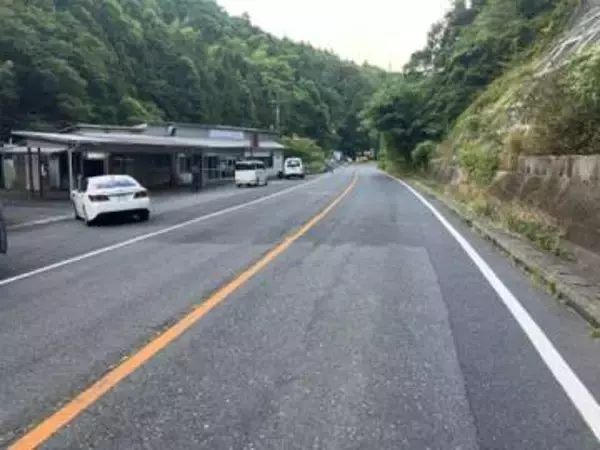 岩国市柱野の県道で歩行者がトラックにはねられる…歩行者は搬送時意識なし