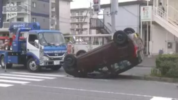 山口市平井で車両同士が衝突し軽乗用車が横転  2人搬送も軽傷