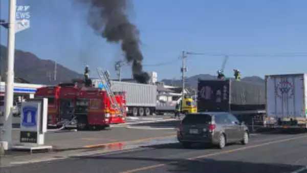 トラック火災の消火中に別のトラックが黒煙をあげながら ～岩国市周東町の国道2号　下松でも…タイヤチップが燃えたか