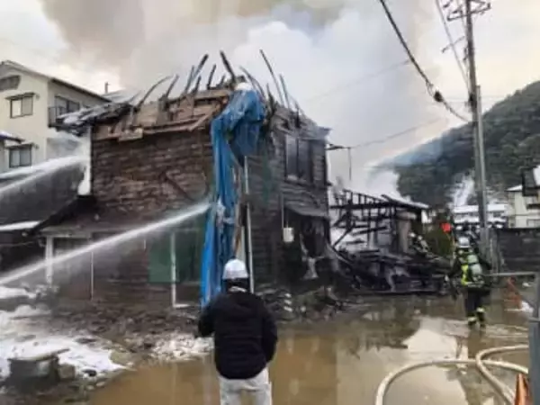 岩国市横山で住宅火災　高齢男性を病院に搬送