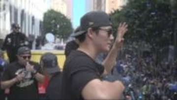 MVP山本由伸投手も喜びかみしめる　ドジャースが地元ロサンゼルスで優勝パレード　岡山・備前市出身