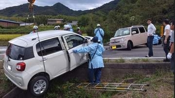 国道で普通車と軽自動車が正面衝突　周辺道路で一時渋滞　香川・まんのう町