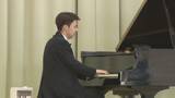 「世界的ピアニスト西本裕矢さん(高松市出身)が小学校で演奏　「幸せな時間を過ごしてほしい」」の画像1