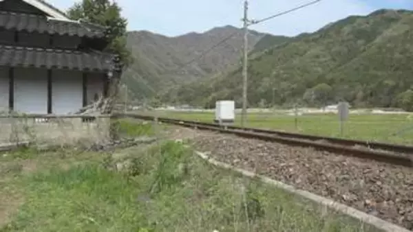 男性(54)が列車にはねられ死亡　手を振って草刈り機の脱輪を知らせていたか　岡山・津山市