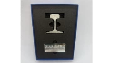 旧井笠鉄道のレールが出土！一部を数量限定で販売　岡山・井原鉄道