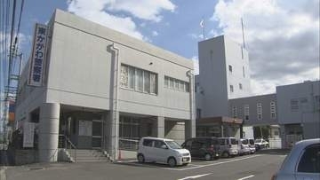 伐採した樹木をロープなどで吊り移動させる作業中に高さ約10mから滑落　作業員の男性（68）が意識不明の重体